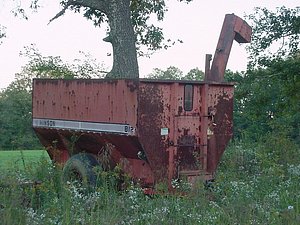 United Country - Terry Realty www.tennesseeland.com 450 bu. Hinson Grain Cart