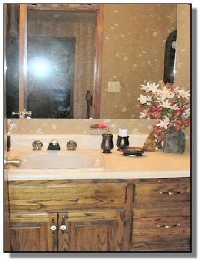 Tennessee Real Estate - Farmette Property - 1628 - Upstairs bath vanity
