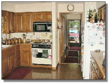Tennessee Real Estate - Farmette Property - 1628 - Kitchen and hall - 1